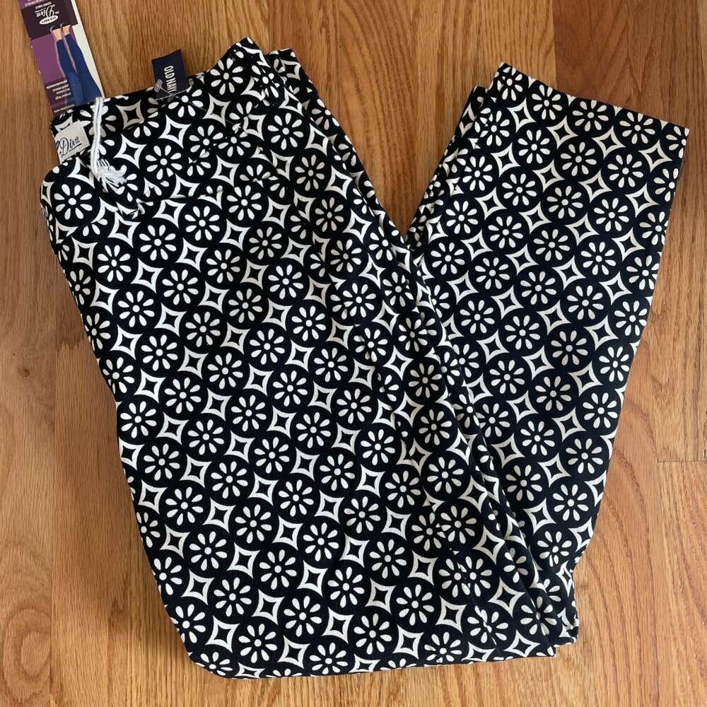 Old Navy The Diva Skinny Ankle Black White Flower Print Stretch Fit Pants 12R